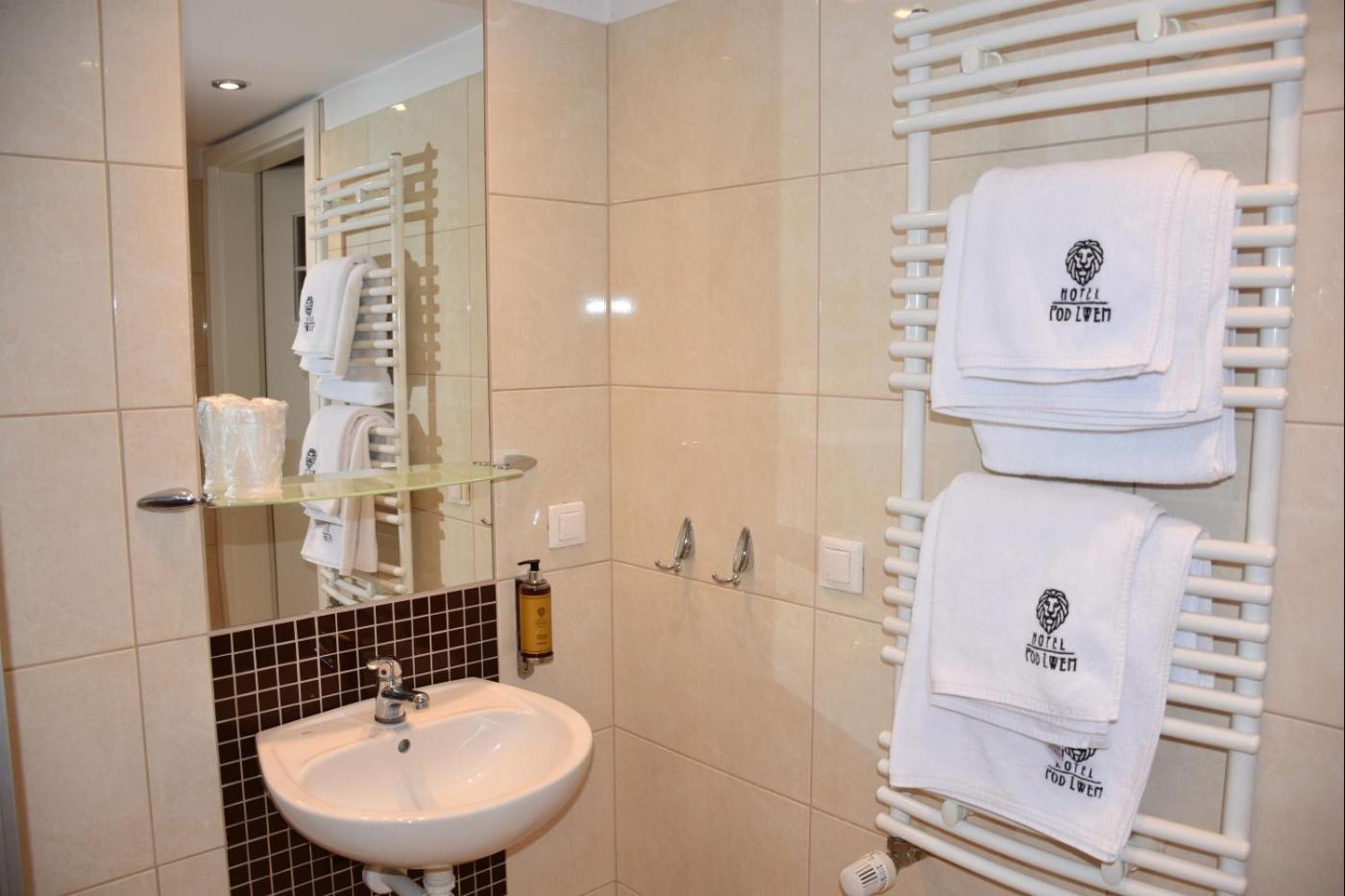 Hotel Pod Lwem Elblag Rum bild
